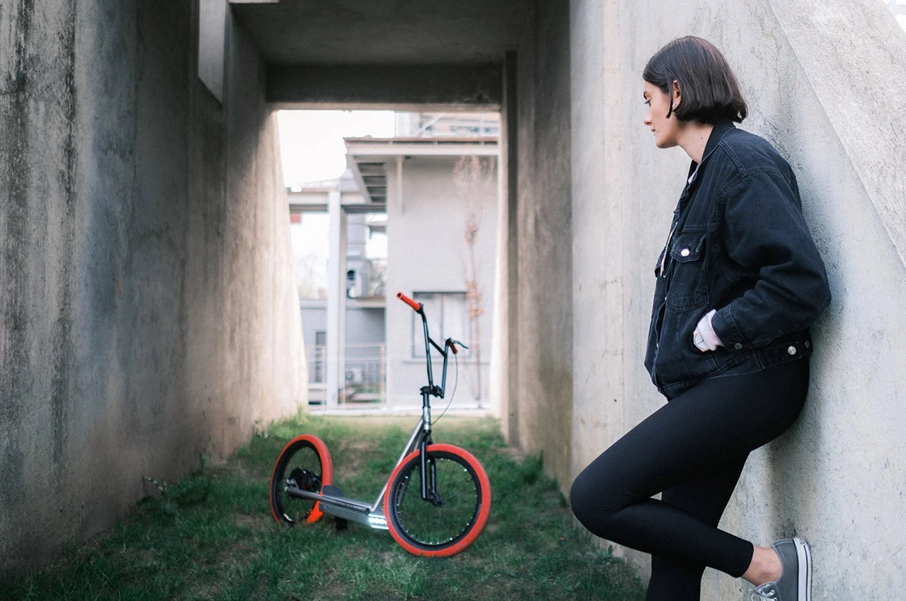 为年轻人设计的电动蹬腿自行车，结合了时尚、舒适和实用性(图2)